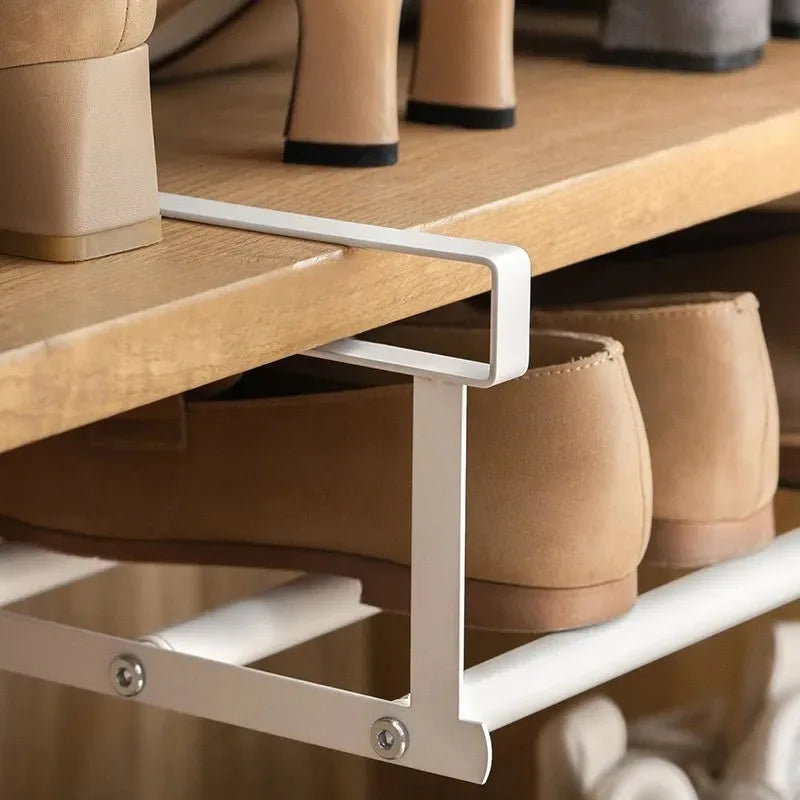 Organizador de Sapatos Ajustável com Cesto Suspenso - Mais Espaço para Seu Armário